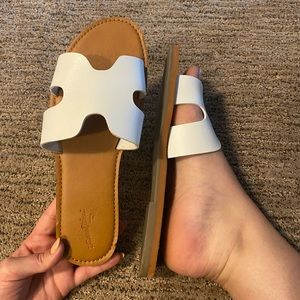 Universal thread sandals